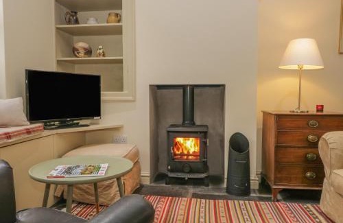 Newland Near Ulverston House | Pet-Friendly Retreat at Hawthorn Cottage - 4-Star Comfort