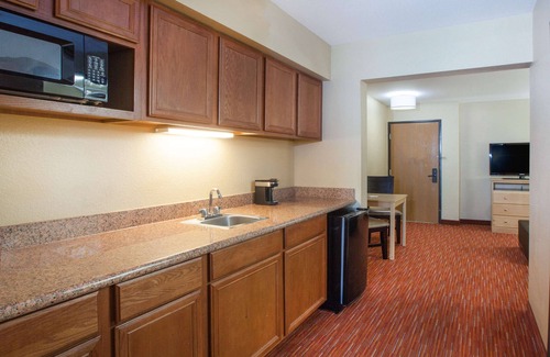 Central City Hotel | Comfortable Hawthorn Extended Stay in Corpus Christi