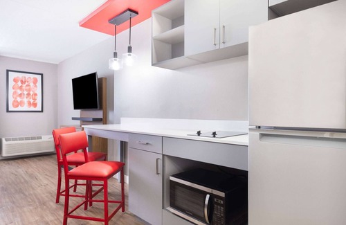 Wichita Hotel | Eco-Friendly Hawthorn Extended Stay near Wichita Airport