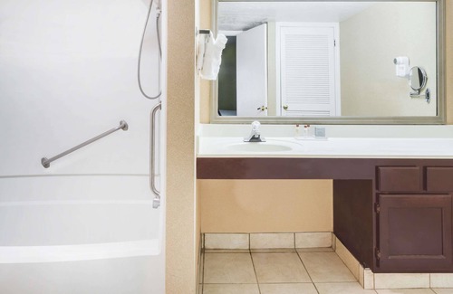 Columbus Hotel | Comfortable Extended Stay at Hawthorn by Wyndham Columbus