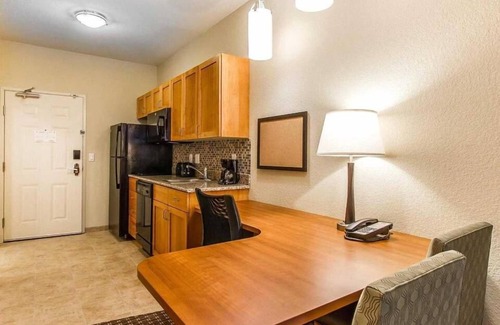 Minot Hotel | Comfort and Convenience at Hawthorn Extended Stay Minot