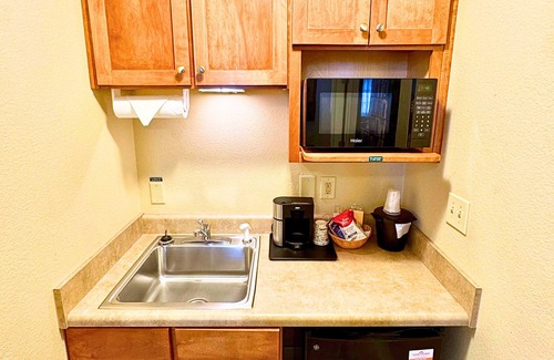 Rome Hotel | Stylish Hawthorn Extended Stay: Rated 9.2 with Great Amenities