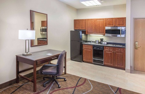 Bloomington Hotel | Comfortable Extended Stay at Hawthorn by Wyndham Bloomington