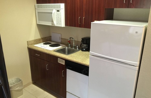 Rancho Cordova Hotel | Comfortable Stay at Hawthorn Suites in Rancho Cordova
