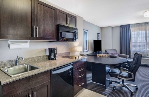 Williston Hotel | Experience Comfort at Hawthorn Suites Williston