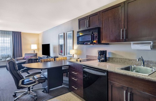Williston Hotel | Experience Comfort at Hawthorn Suites Williston