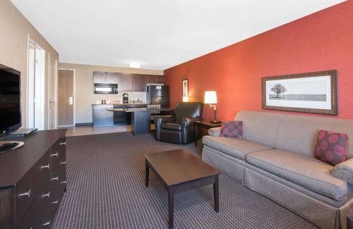 Williston Hotel | Experience Comfort at Hawthorn Suites Williston