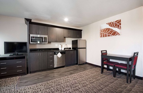 Black Mountain Hotel | Comfortable Stay at Hawthorn Suites by Wyndham Henderson