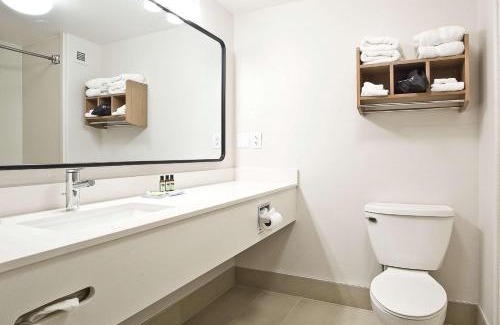 West Alameda Hotel | Comfortable Hawthorn Suites: Family-Friendly with Hot Tub