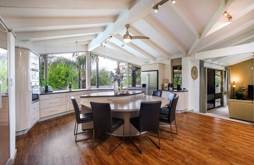 Hawthorndene House | Hawthorndene Retreat with Pool and Private Squash Court