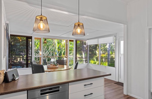 Hawthorne House | Hawthorne on the Park: Entire Home with Leafy Views