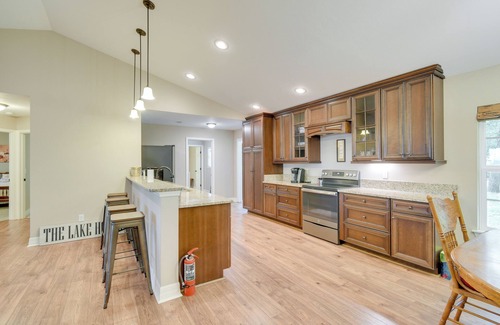 Putnam Hall House | Hawthorne Vacation Rental: Lake Access & Spa Retreat