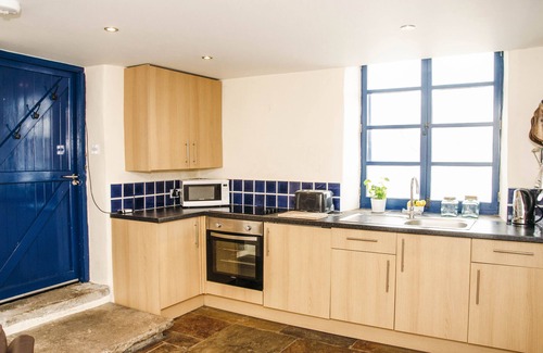 High Peak House | Charming Hay Barn Cottage at New Mills Marina Awaits You