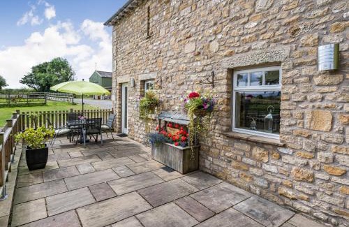 Fourstones Near Bentham House | Pet-Friendly Escape at Hay Barn - 4-Star Family Retreat