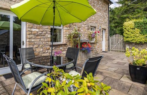 Fourstones Near Bentham House | Pet-Friendly Escape at Hay Barn - 4-Star Family Retreat