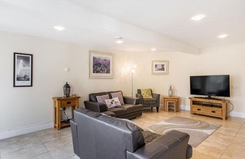 Fourstones Near Bentham House | Pet-Friendly Escape at Hay Barn - 4-Star Family Retreat