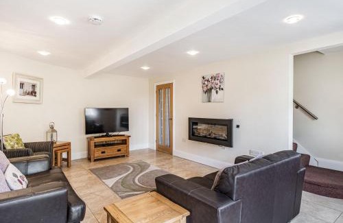 Fourstones Near Bentham House | Pet-Friendly Escape at Hay Barn - 4-Star Family Retreat