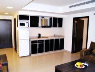 Dammam Apartment | Relaxing Watheer Hotel Suite with Pool and Spa Amenities