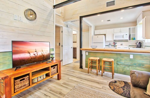 Blanco Cabin | Pet-Friendly Hayday Getaway with Spa and Breakfast Amenities