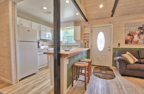 Blanco Cabin | Pet-Friendly Hayday Getaway with Spa and Breakfast Amenities