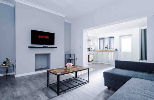 Golborne House | Discover Haydock Gold by Primestay: Family-Friendly Stay