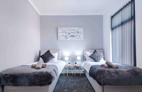 Golborne House | Discover Haydock Gold by Primestay: Family-Friendly Stay