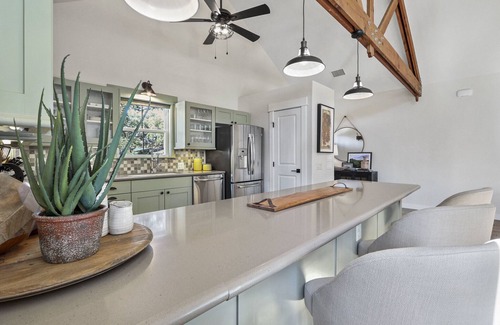 Dripping Springs House | Experience Haydon House: Modern Retreat with Outdoor Oasis