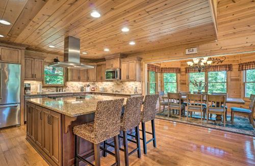 Hayesville House | Cozy Hayesville Cabin with Deck and Mountain Views