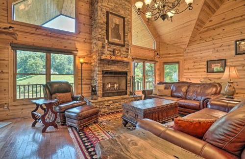 Hayesville House | Cozy Hayesville Cabin with Deck and Mountain Views