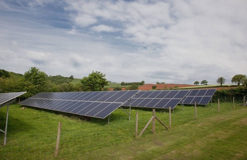Crediton House | Relax at Hayloft, Great Gutton Farm with Pool & Breakfast