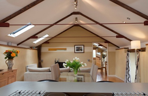 Crediton House | Relax at Hayloft, Great Gutton Farm with Pool & Breakfast