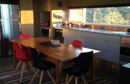 Leura House | Explore HayView at Leura: Stylish Adult Retreat with Views