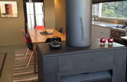Leura House | Explore HayView at Leura: Stylish Adult Retreat with Views