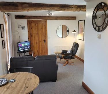 Albrighton Apartment | Discover Haywains Self-Catering at Boningale Manor