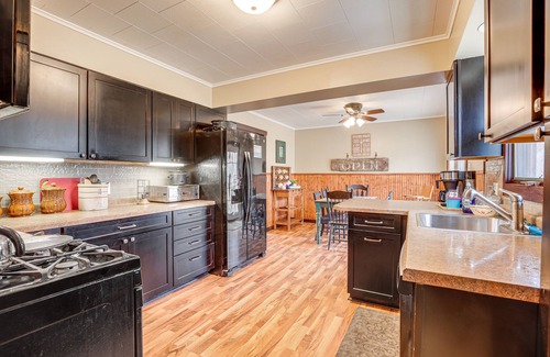 Hayward House | Tranquil Hayward Home with Private Deck & Pet-Friendly Fun
