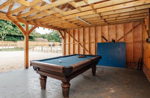 Highmoor Cross House | Relaxing Getaway at Hayward House with Hot Tub & Garden