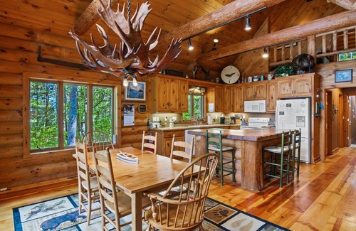 Hayward House | Perfect Eaglesnest Log Home on Lake Chippewa - Pet Friendly!