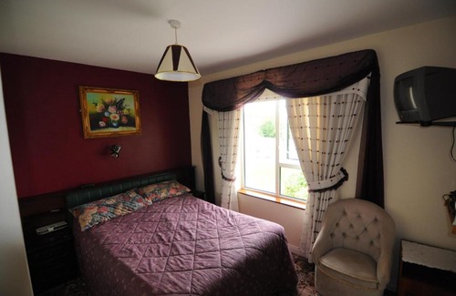 Lecemy Bed & Breakfast | Guest Favorite: Haywoods B&B with Kitchen Amenities