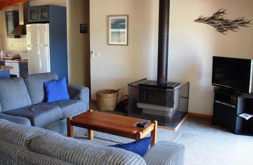 Coles Bay House | Family-Friendly Hazards House: 4-Star Comfort Awaits