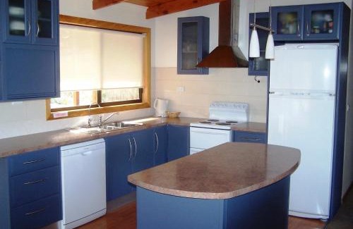 Coles Bay House | Family-Friendly Hazards House: 4-Star Comfort Awaits