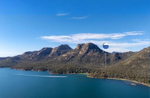 Freycinet House | Family-Friendly Hazards Rim: 4-Star Stay with Great Amenities