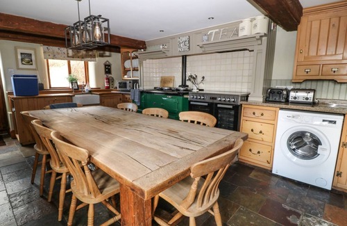 South Molton House | Pet-Friendly Hazel Barn: Character Cottage in North Molton