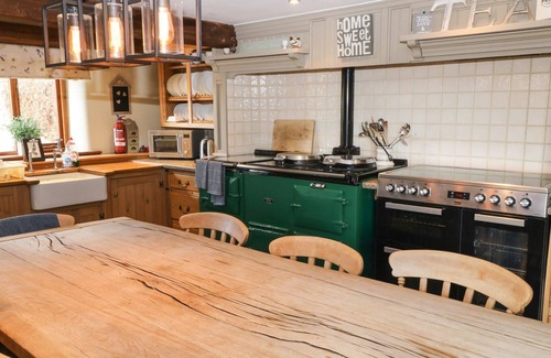 South Molton House | Pet-Friendly Hazel Barn: Character Cottage in North Molton
