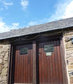 Longnor House | Welcoming Hazel Barrow Farm Cottage - 4-Star Retreat
