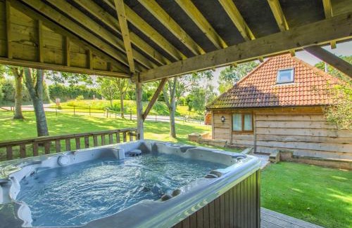 Watchet House | Inviting Hazel Lodge: 4-Star Stay, Pet & Child Friendly