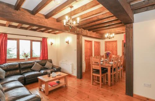 Watchet House | Inviting Hazel Lodge: 4-Star Stay, Pet & Child Friendly