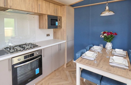 Briggswath Cottage | HAZEL LODGE, pet friendly, with hot tub in Whitby