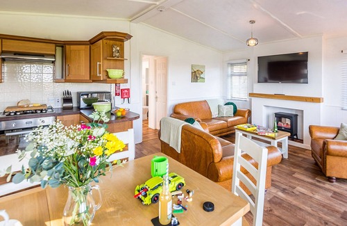 Otterham Apartment | Discover Hazel Lodge: Oceanfront Retreat with Pool & Views