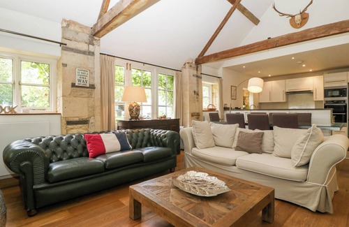 Brimpsfield Cottage | Cozy Hazel Manor Wing: Pet-Friendly Retreat in Painswick