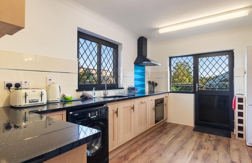 Saundersfoot Cottage | Unforgettable Stay at Hazelglade Cottage with Hot Tub
